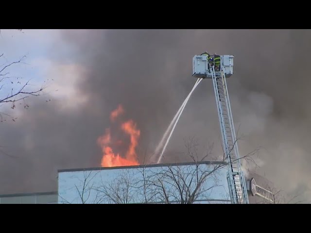 Aurora Fire Rescue responds to large building fire