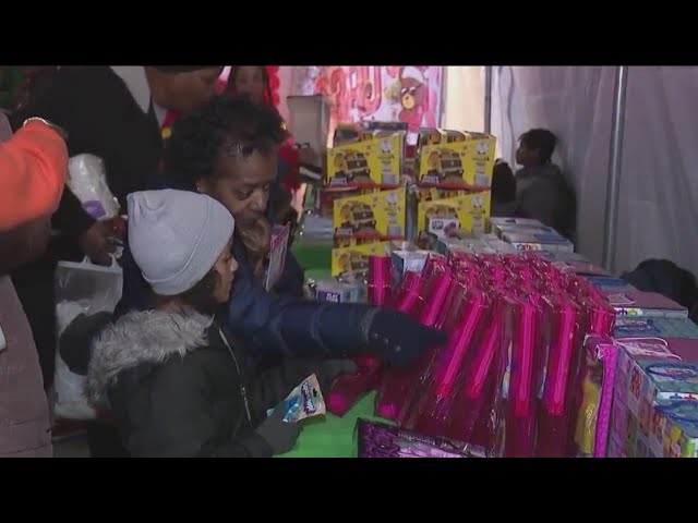 'Miracle on 63rd Street' event brings holiday cheer to Englewood families