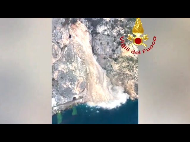 Landslide crashes down Italian mountain | Caught on camera