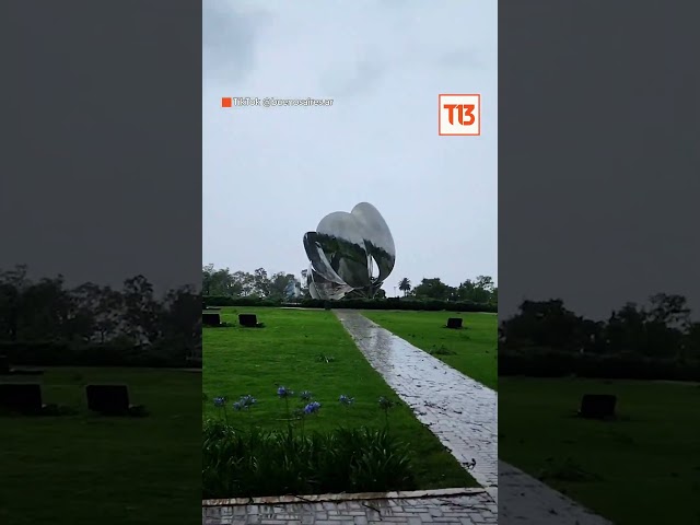Tormenta en Argentina: Colapsó la icónica escultura Floralis Genérica de Recoleta