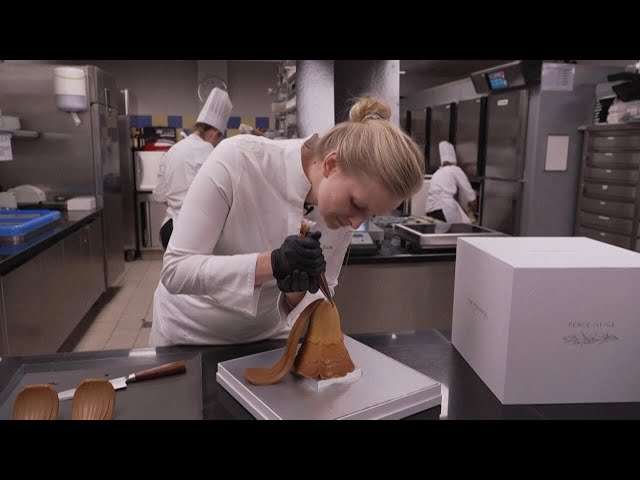 Les bûches, œuvres d'art éphémères des meilleures pâtissières • FRANCE 24