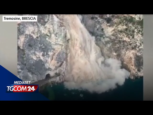 Frana sul lago di Garda: le immagini dei detriti che si staccano dalla montagna