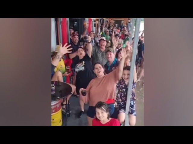 Locals brave floodwaters to drink at pub in Far North Queensland