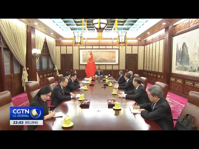 Le président Xi Jinping écoute le rapport de travail du chef exécutif de Macao