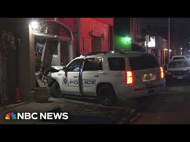 Police cruiser crashes into St. Louis gay bar