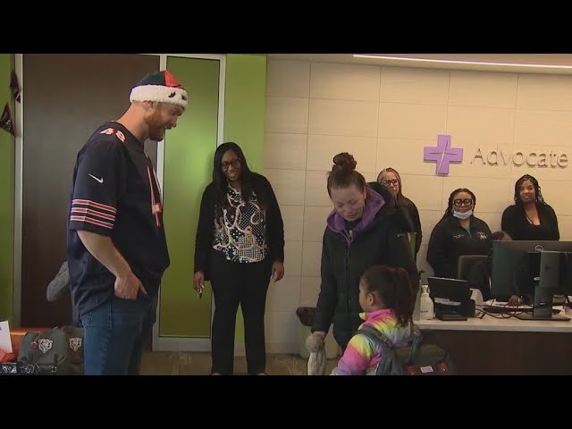 Bears players spend day spreading holiday cheer to fans across Chicagoland