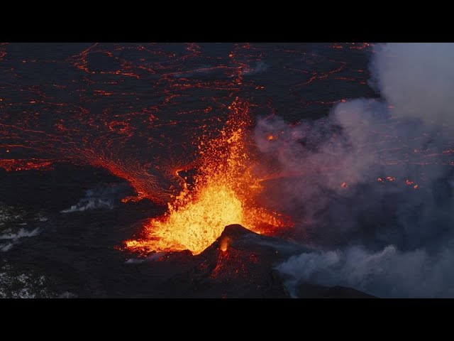 Lavafontänen sprühen aus riesiger Erdspalte. Bleibt Grindavik verschont?