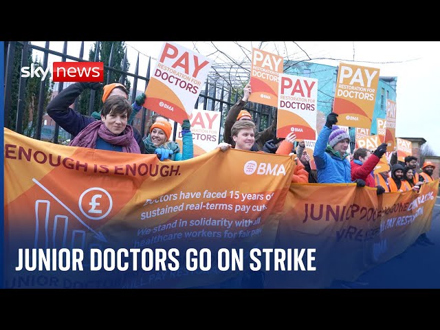 NHS: Junior doctors begin three days of strikes in England