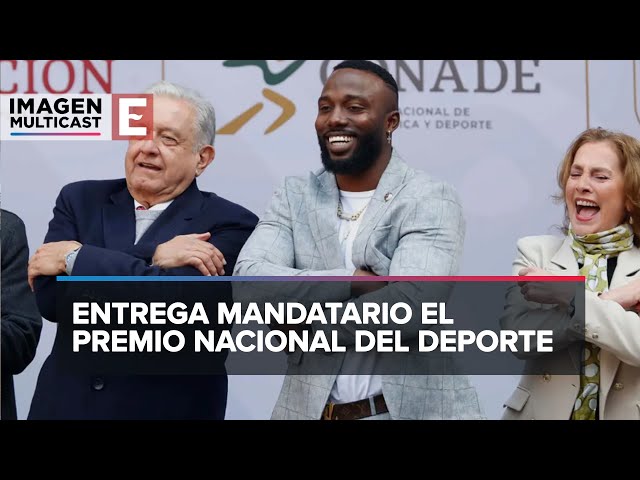 López Obrador entrega reconocimientos a deportistas mexicanos