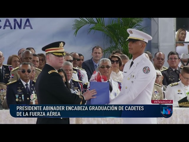 Presidente toma el juramento de honor a nuevos graduados de la Fuerza Aérea