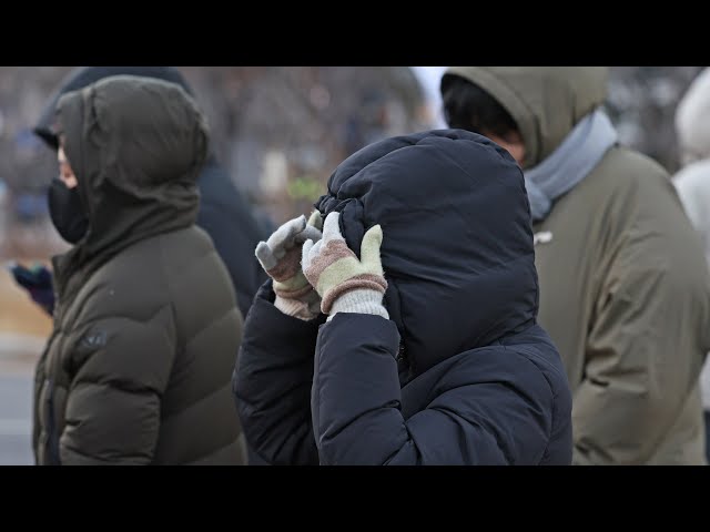 최강 한파에 손발 '꽁꽁'…외출 자제·동파피해 속출 / 연합뉴스TV (YonhapnewsTV)