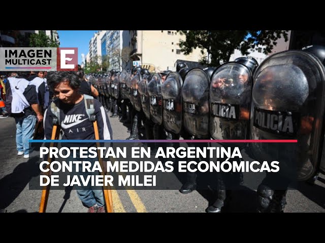 Se manifiestan en Argentina y desafían aparato policial de Milei