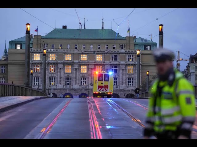 Стрілянина в Празі:  десятки поранених  INJURED PEOPLE AT SITE OF PRAGUE SHOOTING