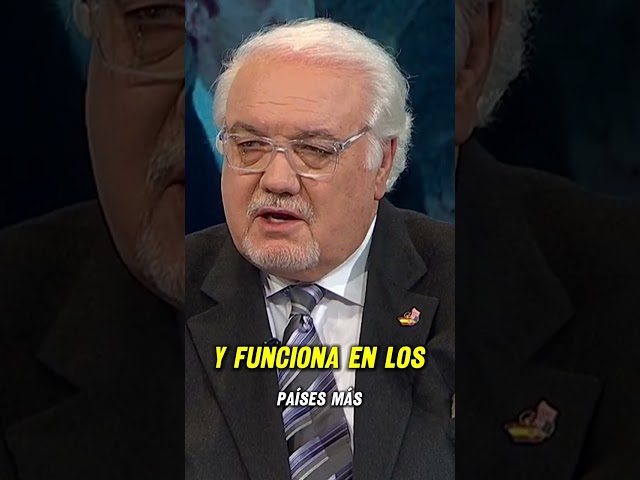 Carlos Vasallo: "La historia dice que nos ha ido mejor con Monarquía que con República en Españ