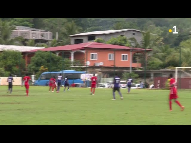 Insécurité : suspension de la saison de football