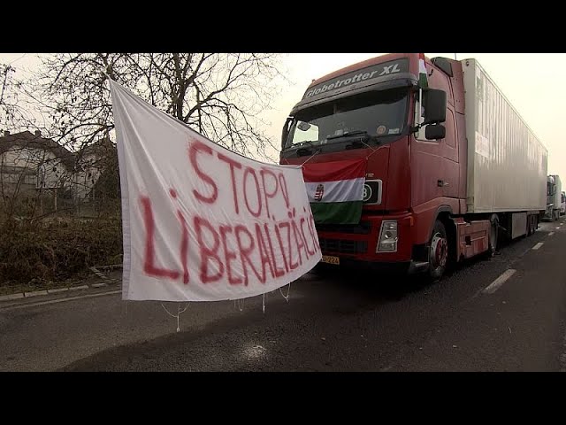 Los camioneros húngaros suspenden temporalmente las protestas en la frontera ucraniana