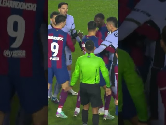 ¡Patada a RICHARD SÁNCHEZ y se arma la bronca en la cancha! | #shorts