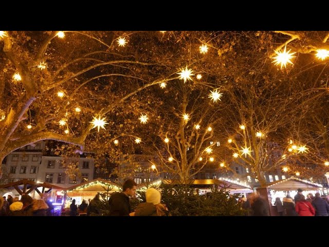 Le marché de Noël de Strasbourg envahi par les touristes