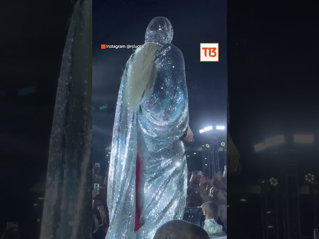 ¿Era una bandera chilena? La incógnita en redes sociales por un regalo a Beyoncé en Brasil