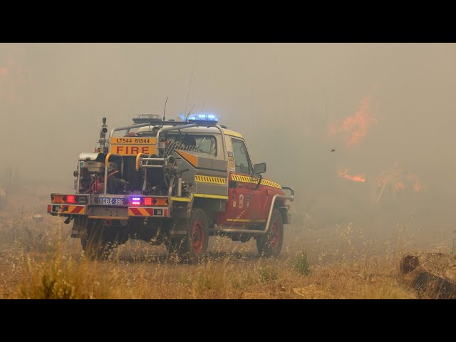 DFES provide update on 'uncontrolled' Keysbrook bushfire as two homes destroyed