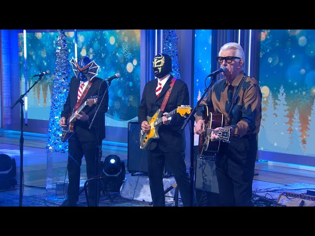 Saturday Sessions: Nick Lowe and Los Straitjackets perform "Winter Wonderland"