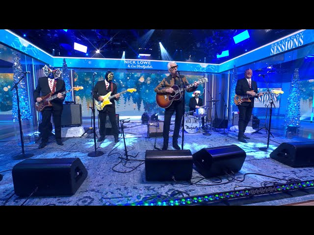 Saturday Sessions: Nick Lowe and Los Straitjackets perform "Let it Snow"