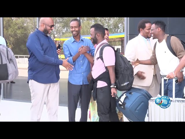 La première promotion de conducteurs de train électrique rentre au pays au terme de leur formation.