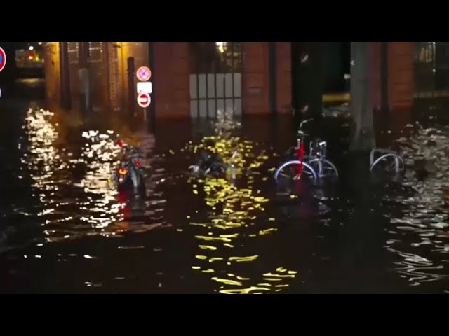 ⁣Сильные дожди и ветры обрушились на страны Европы