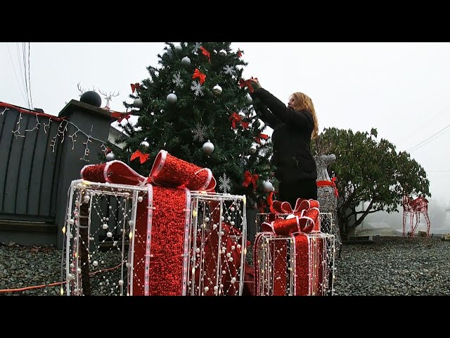 B.C. woman's Christmas display draws global praise after receiving 'Grinch' letter