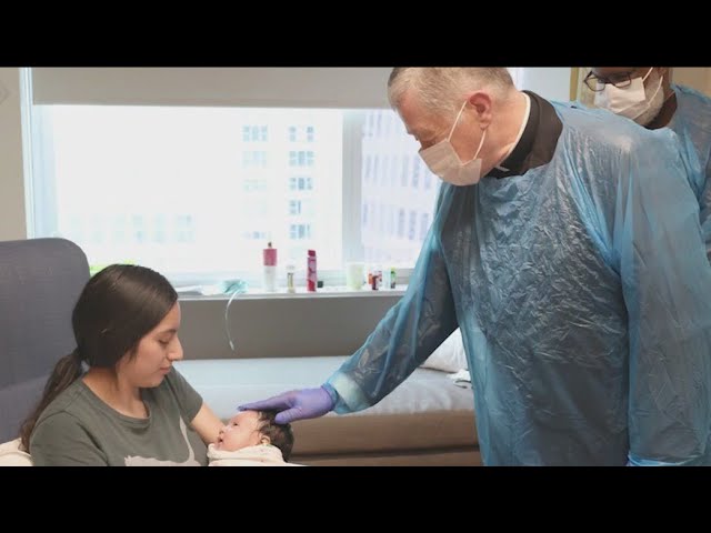 Cardinal Cupich brings hope, comfort to Lurie Children's patients on Christmas Eve