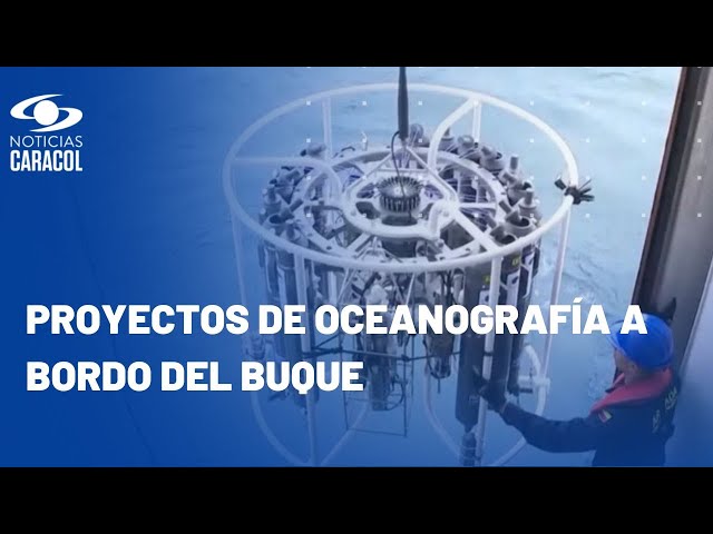 Con este artefacto, equipo de Expedición Antártica recolecta muestras de agua de mar