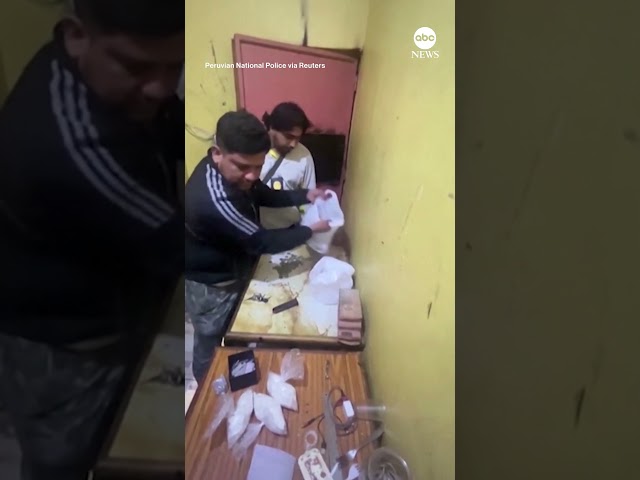 Police officer disguised as Santa Claus helps bust suspected drug dealers in Peru