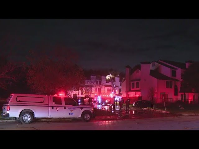 Fort Worth apartment fire kills woman, displaces 25 on Christmas Eve