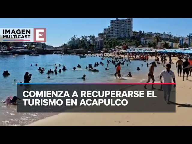 Turista regresan a Acapulco para pasar Navidad después del huracán Otis