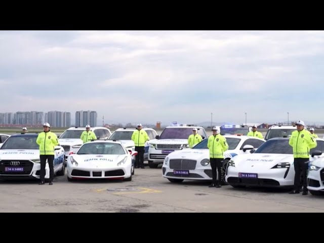 Дорожных полицейских в Стамбуле пересадят на Porsche и Bentley