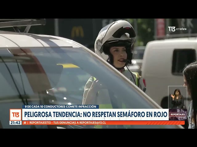 Peligrosa tendencia: conductores no respetan semáforo en rojo #ReportajesT13