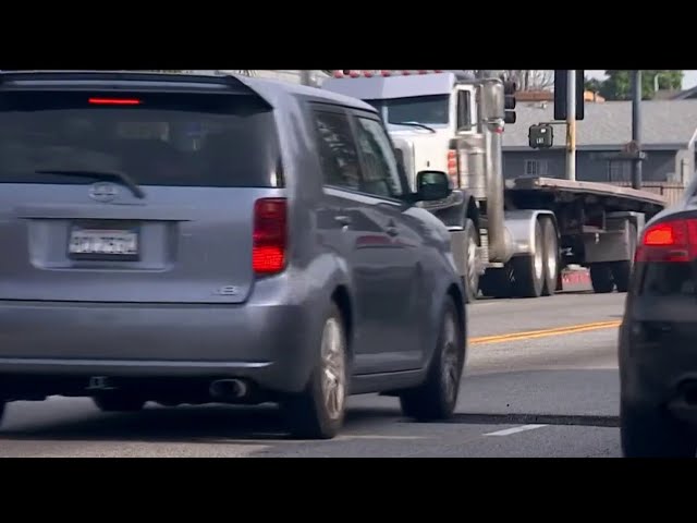 South LA residents seek help over pothole problems