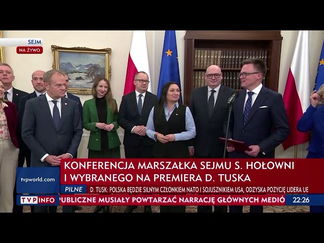 ⁣Marszałek Hołownia wręczył Tuskowi uchwałę w sprawie wyboru na premiera