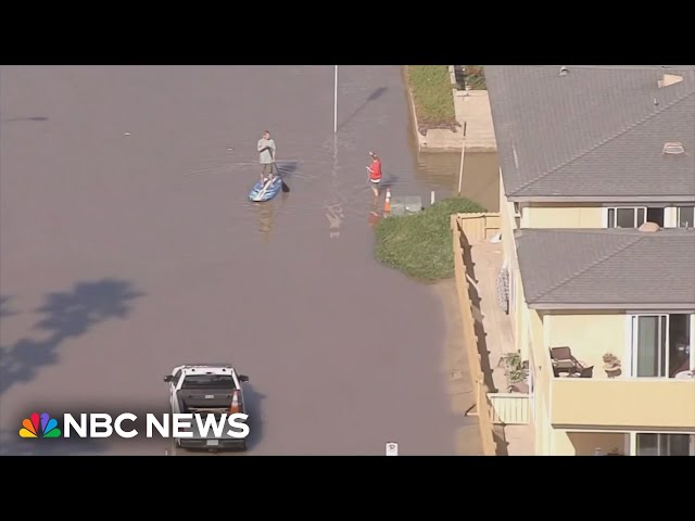 High surf floods Southern California neighborhood