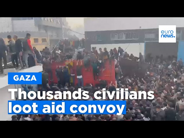 Gaza: thousands people loot aid trucks for food at a United Nations center near Al-Zeitoun