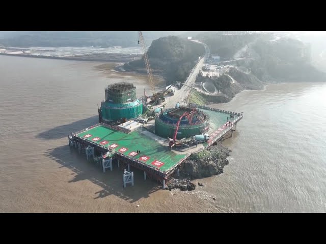 Construction of tower pillars begins at China's largest sea-crossing bridge