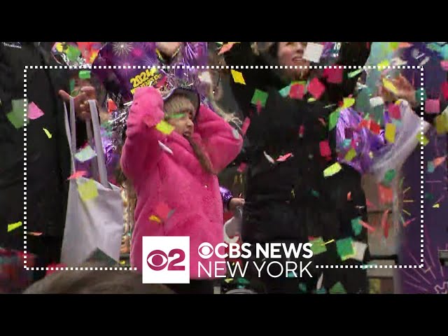 Times Square organizers test out confetti for New Year's Eve celebration