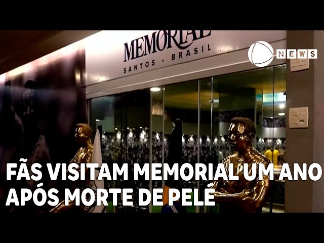 Fãs visitam memorial um ano depois da morte de Pelé