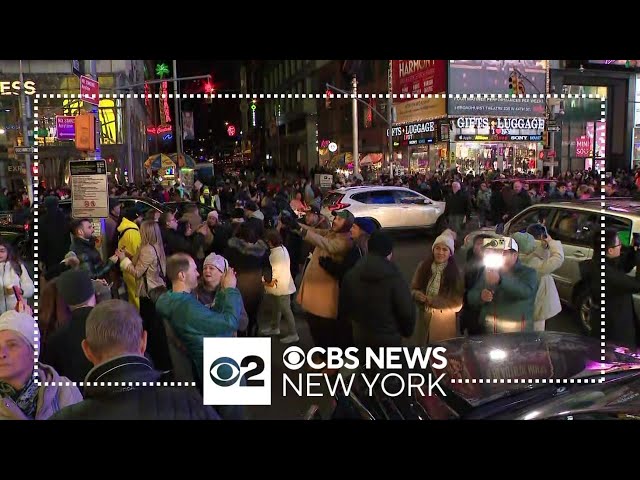 Tourists flock to Times Square ahead of New Year's Eve celebration