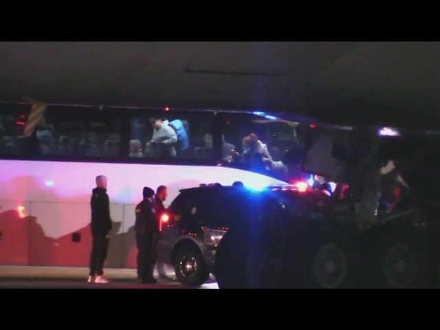 Hundreds of migrants bussed to Chicago after landing in Rockford