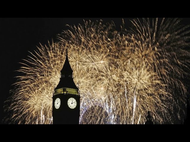 Europa da la bienvenida al año 2024 con fuegos artificiales en todo el continente