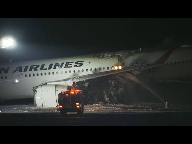 Japon : un avion prend feu à l'aéroport Tokyo-Haneda, les passagers sains et saufs