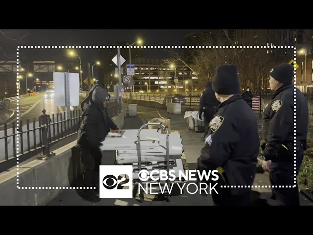 NYPD starts removing street vendors from Brooklyn Bridge