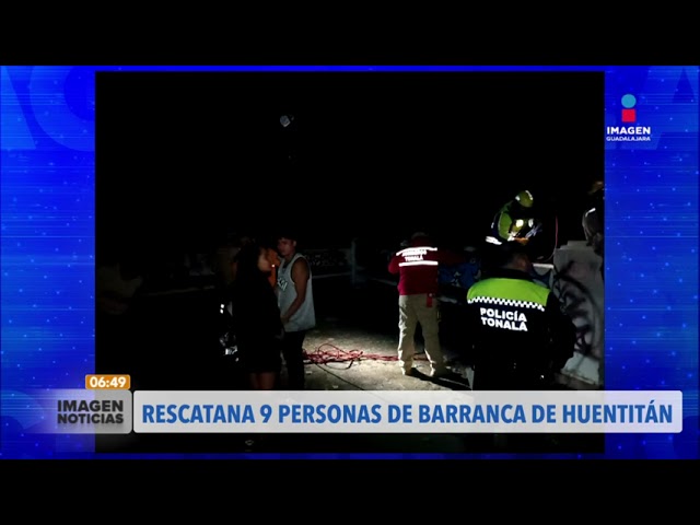 Rescatan a 9 personas en la Barranca de Huentitán