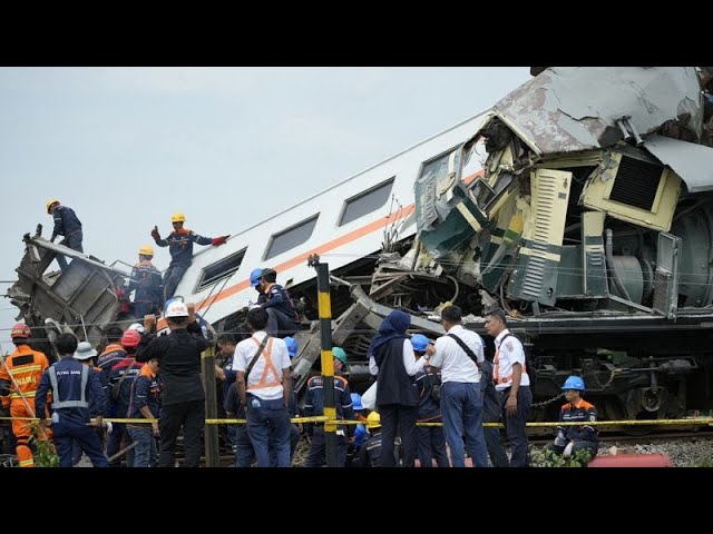 Al menos cuatro muertos tras el choque de dos trenes en la isla de Java en Indonesia